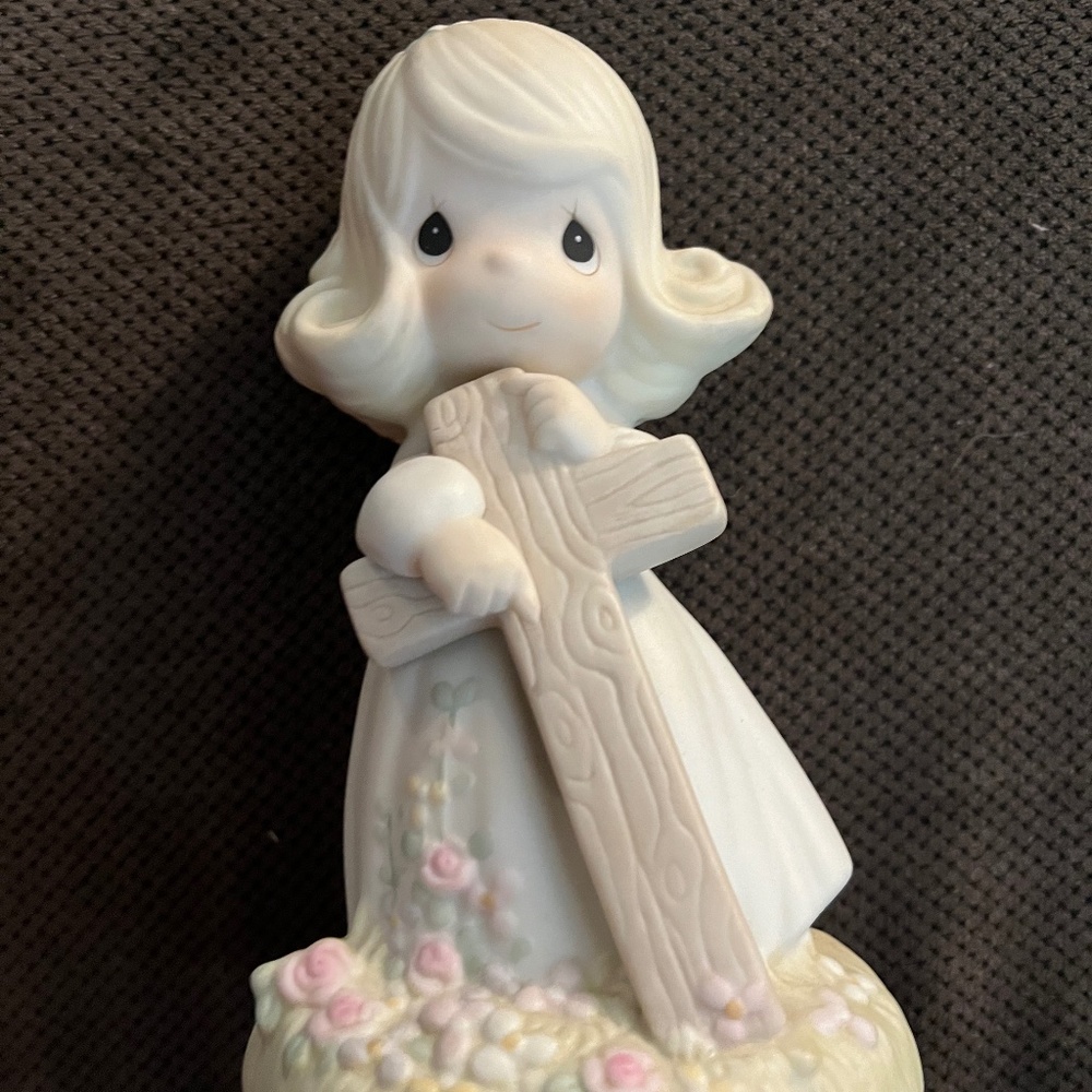 Precious Moments -I Believe in The Old Rugged Cross